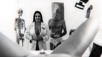 Angela White en 'Fértil'