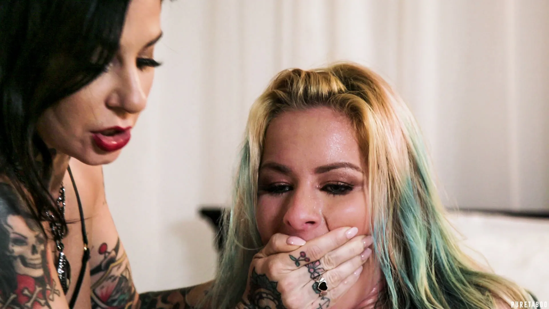 ▷ Lilly Lit in No Peeking (Photo 20) | Pure Taboo